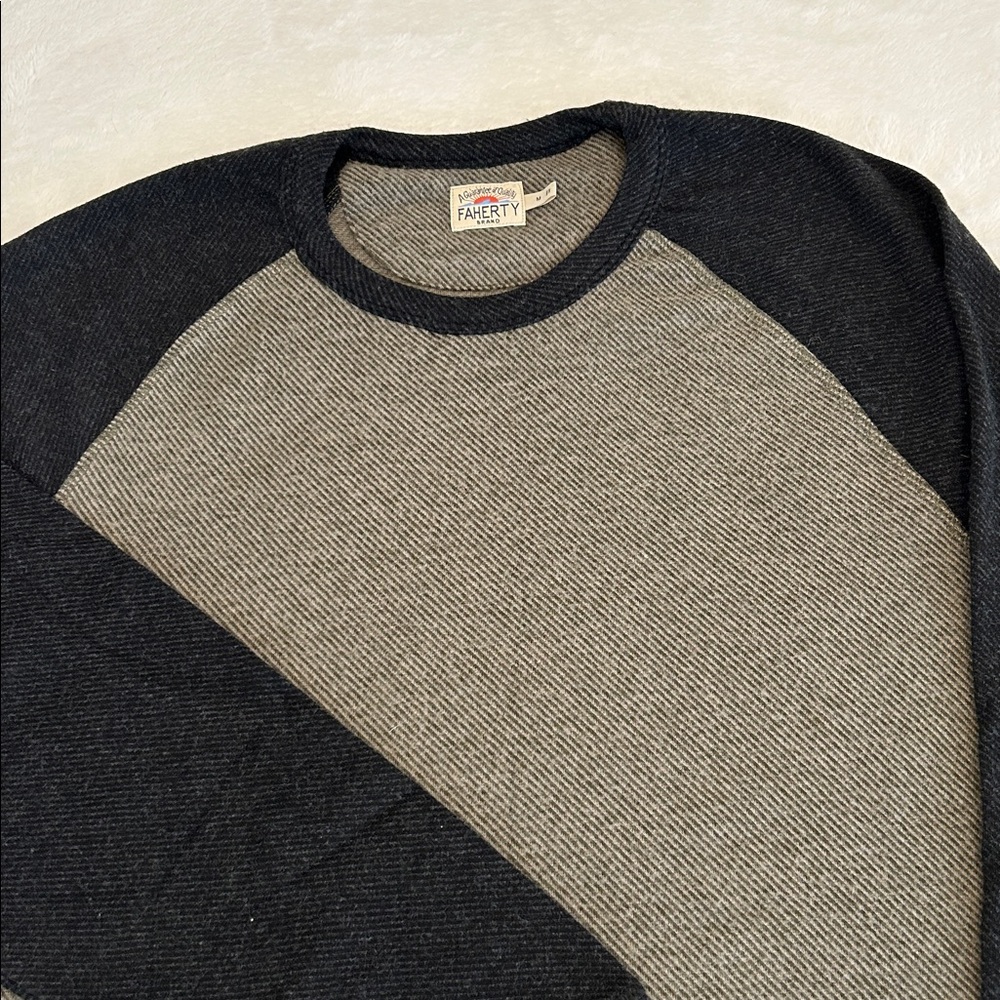 Faherty Charcoal and Heather sweater. Men’s size medium.